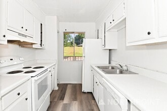 Building Photo - 1208 Bush River Rd