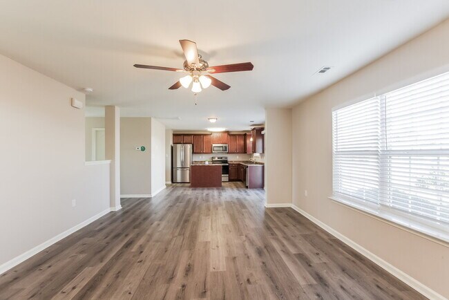 Foto del edificio - 1536 Eastway Dr