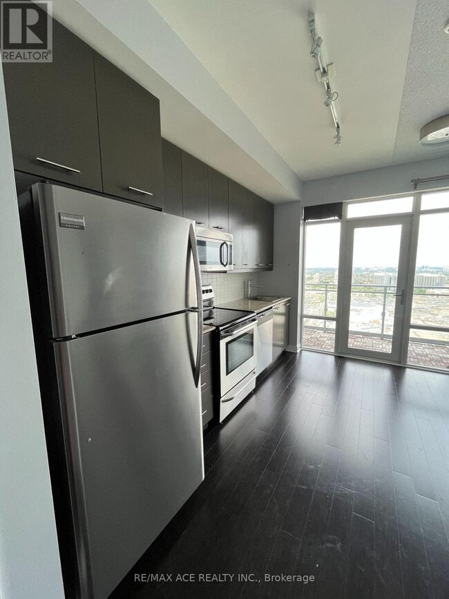 Building Photo - 360-3360 Square One Dr