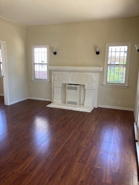 Living Room - 2515 W 42nd St