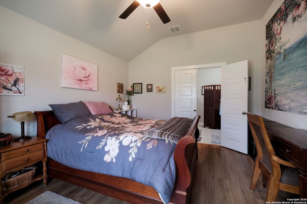 10747 Francisco Way Unit 1, Converse, TX 78109 Room for Rent in