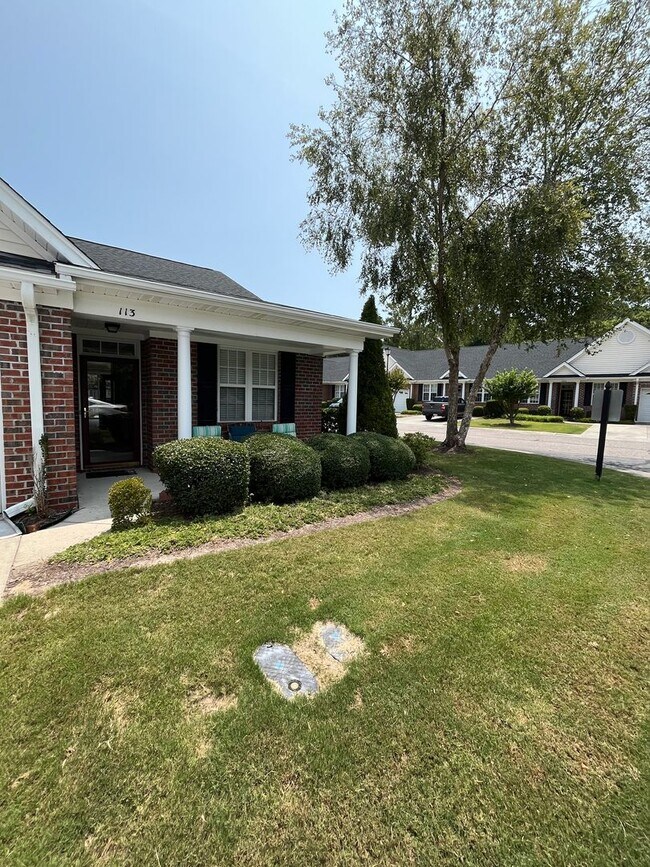 Foto del edificio - Discover this well-appointed 3-bedroom plus bonus room , 2-bath home in Carleton Place