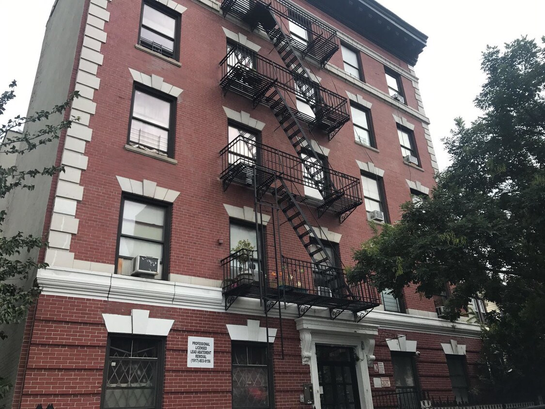 Foto principal - 129 Clermont Ave