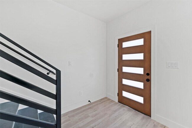 Building Photo - 5605 Tommye St