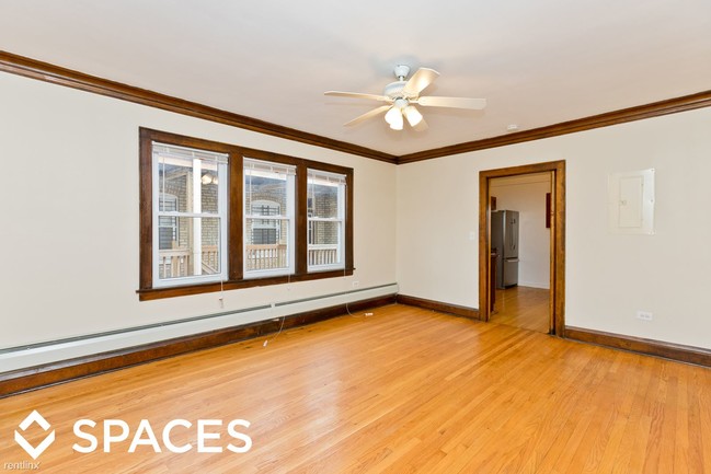 Building Photo - 5805 W Cullom Ave
