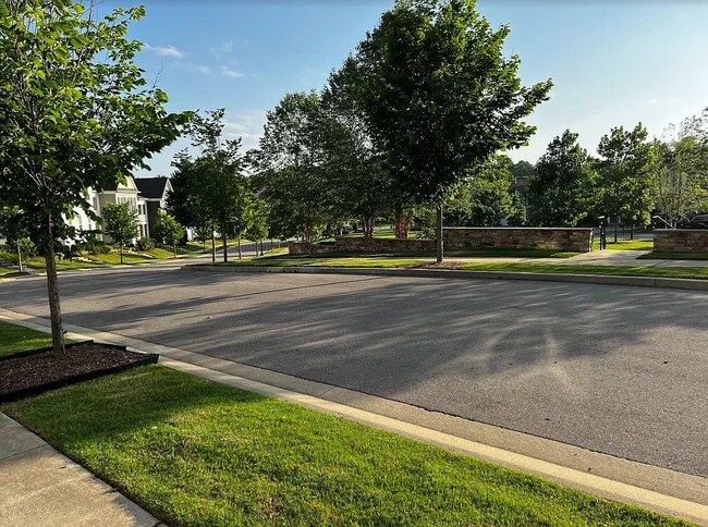 Building Photo - 1907 Griffin Dr