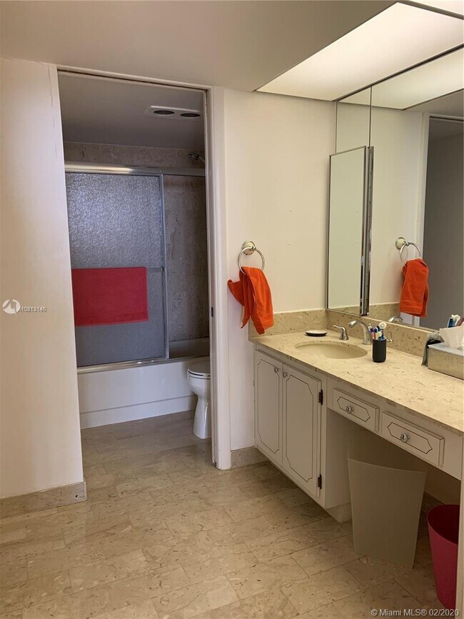 Building Photo - 1121 Crandon Blvd