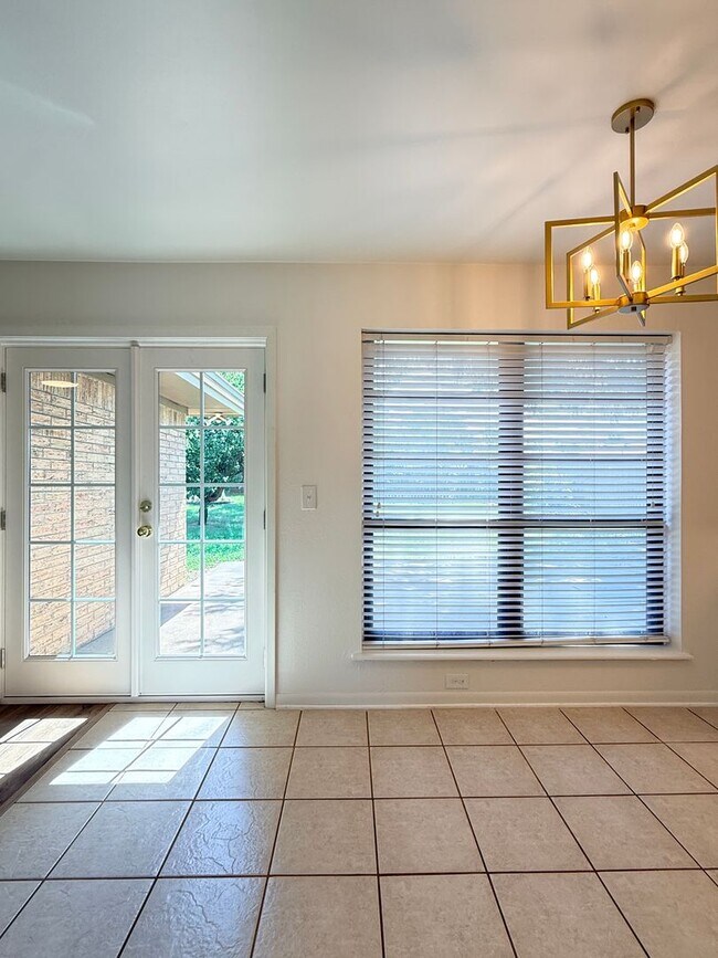 Foto del edificio - 1039 Harris Ln