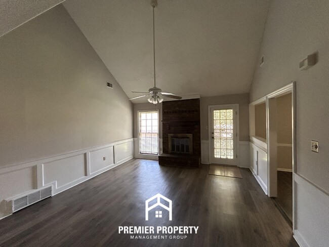 Foto del edificio - Large 5BR/3.5BA Home in 38125 | 2,541 Sq Ft, Vaulted Ceilings & Covered Patio