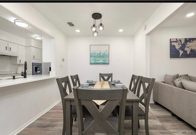 Building Photo - 2133 Fleur de Lis Ct