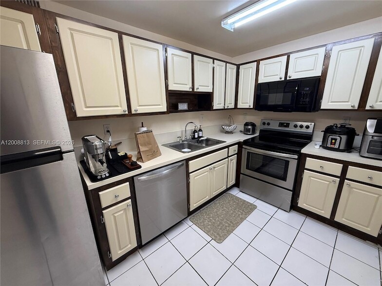 Photo - 9270 FONTAINEBLEAU Blvd Unit 102