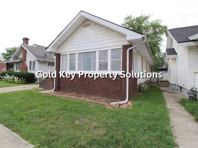 Foto del edificio - Adorable 2 BR 1 BA House with Garage and C...