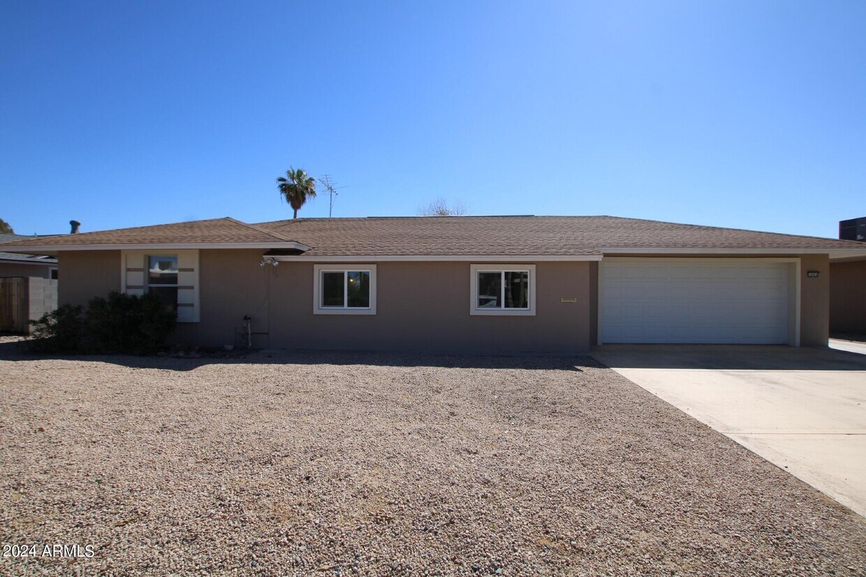 Primary Photo - 16854 N Meadow Park Dr