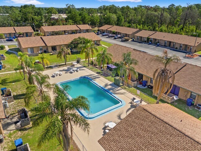 Foto del edificio - 7124 Barclay Ave