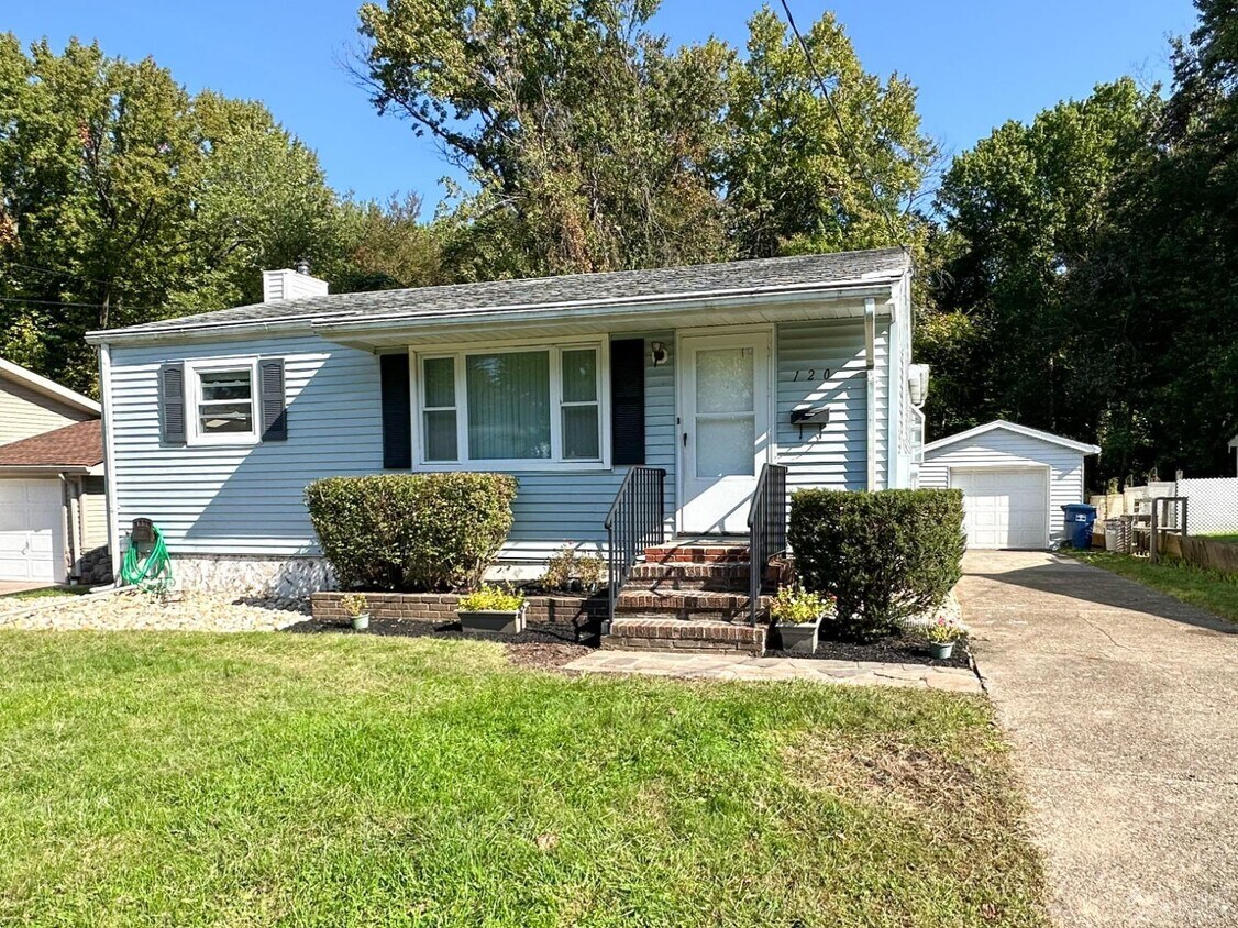 Primary Photo - 120 Graf Ave
