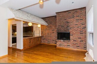 Building Photo - 875 W Lill Ave