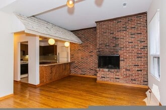 Building Photo - 875 W Lill Ave