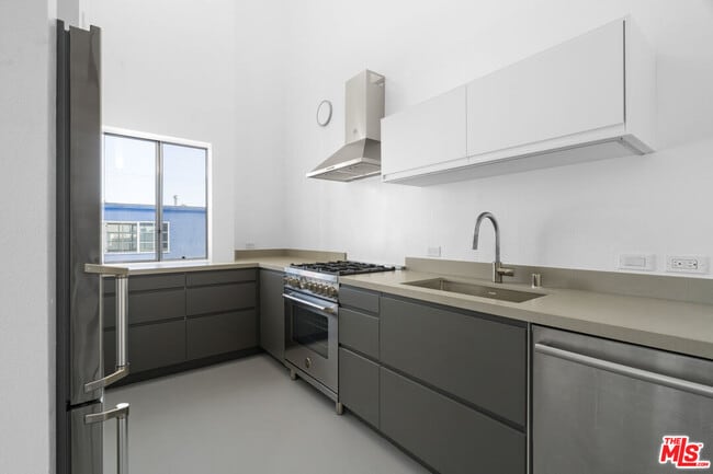 Foto del edificio - 558 Rose Ave