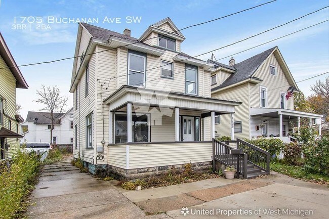 Building Photo - Newly Remodeled Single Family Home!