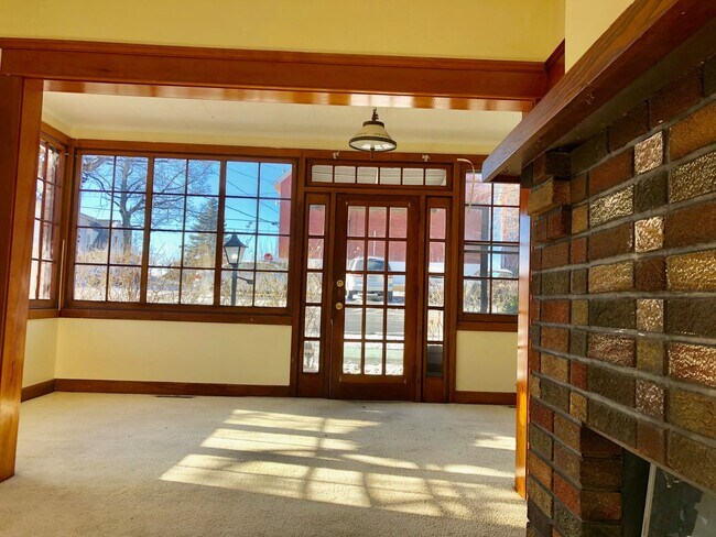 Building Photo - Wiles Hill - House - 3 bedroom house. - Available Now or the 2026-2027 school year.