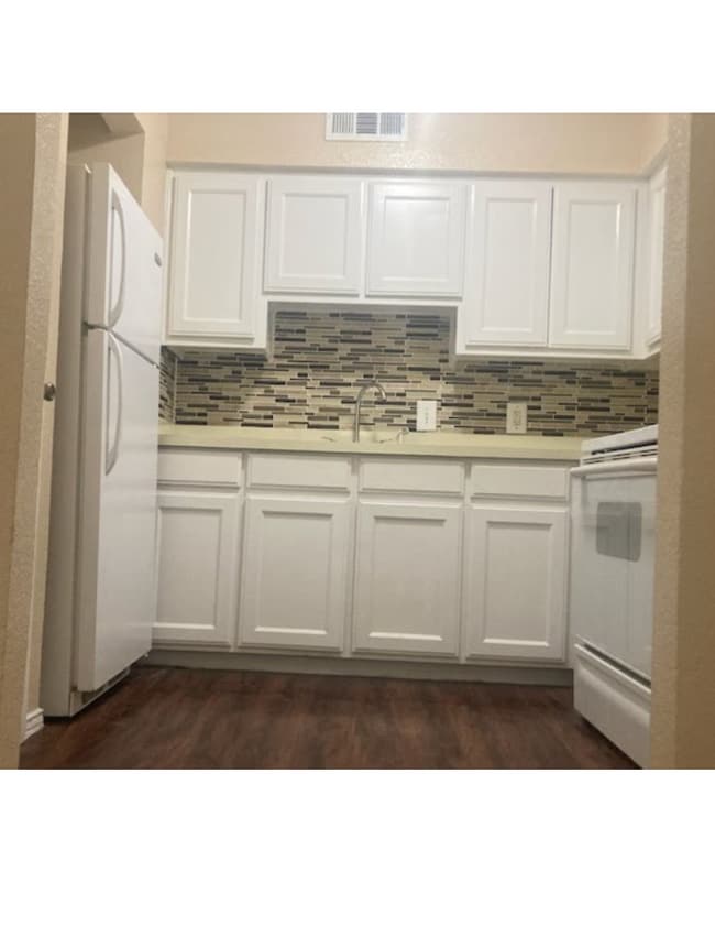 Building Photo - 2701 Green Oaks Rd