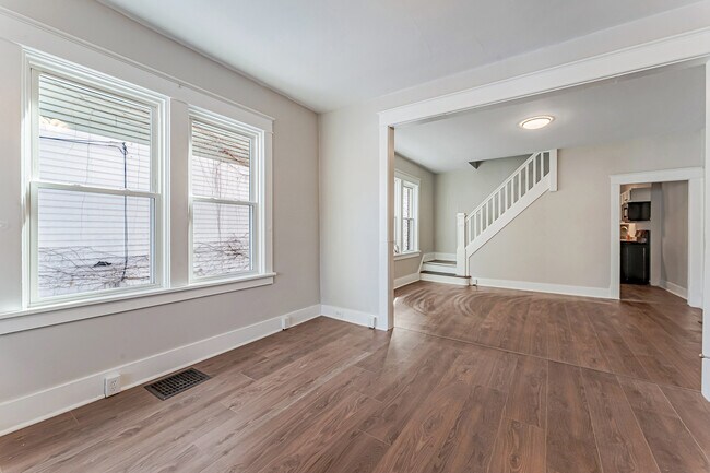 Large Windows, high ceilings, newly remodeled - 3921 California Ave