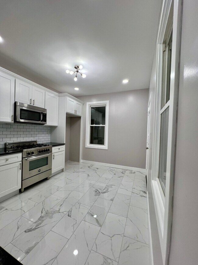 Foto del edificio - 83 W 11th St