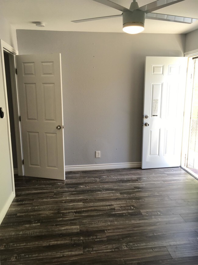 Building Photo - 1838 E 7th St