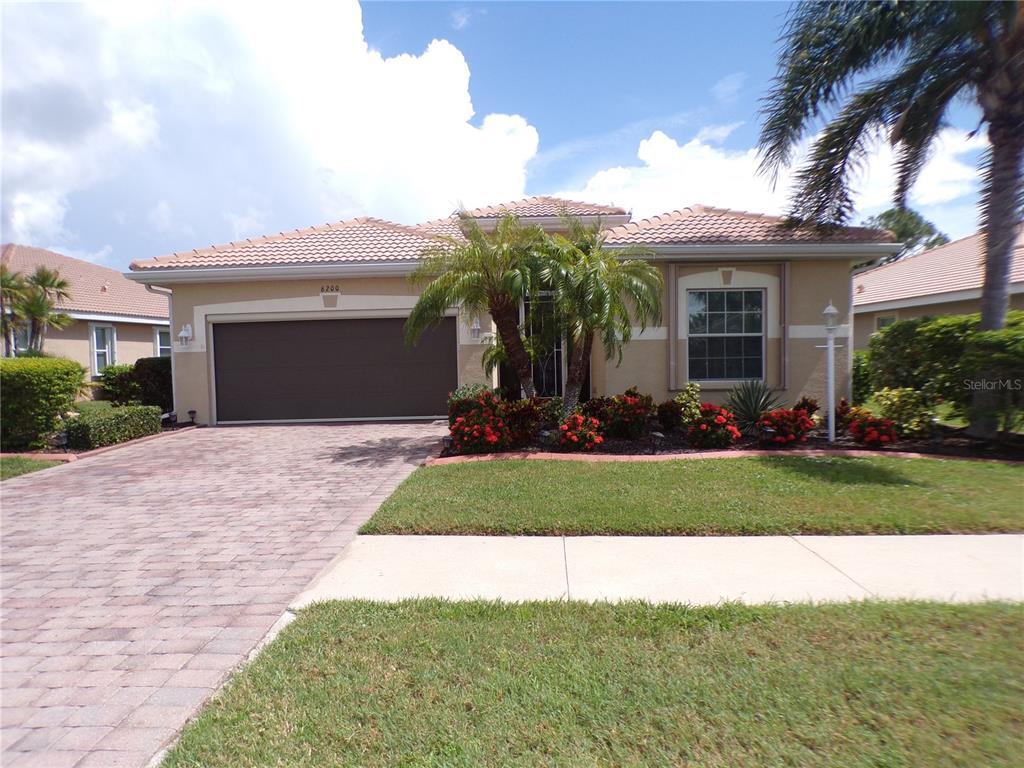 Foto principal - 6200 Falcon Lair Dr