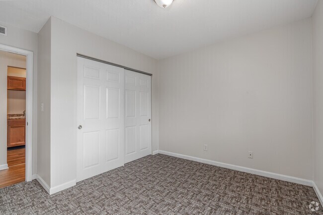 2 habitaciones, 1 baño - 900 pies cuadrados - Habitación principal - Auburndale Apartments