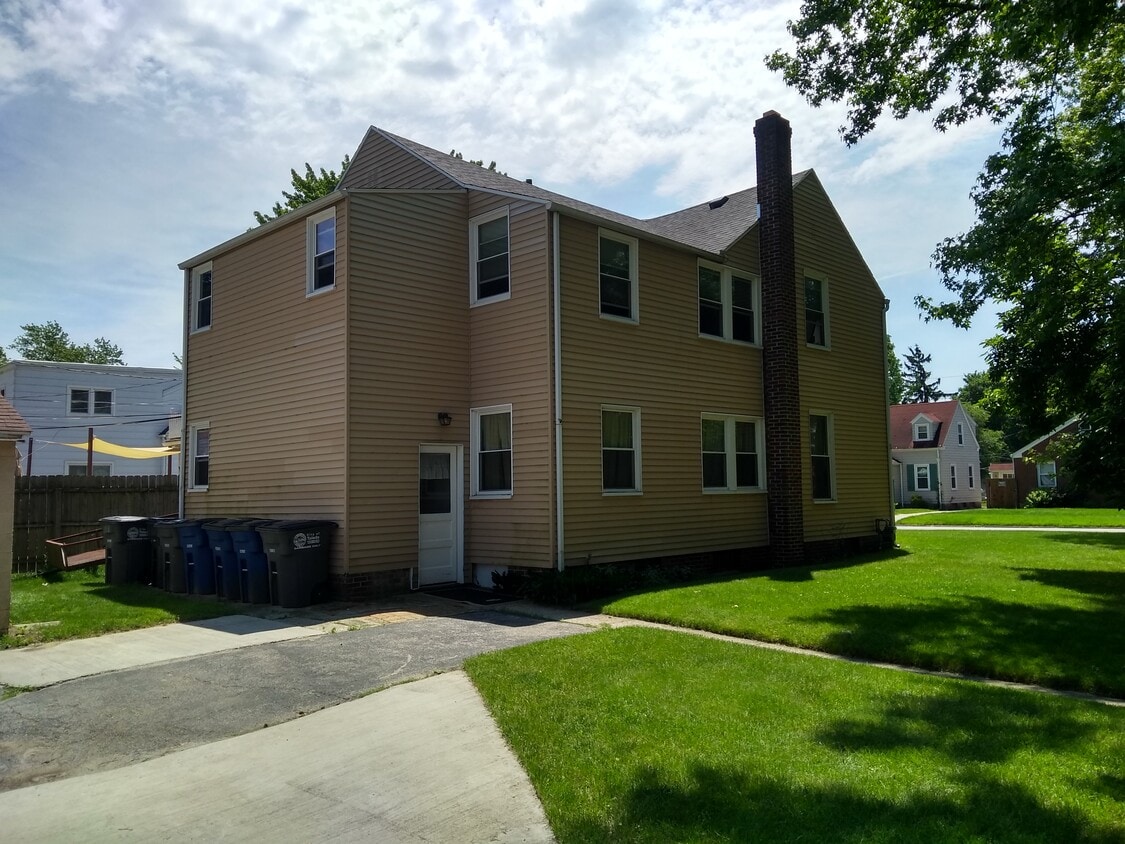 Primary Photo - 3024 Portsmouth Ave