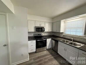 Building Photo - 8526 Castle Pine Ct