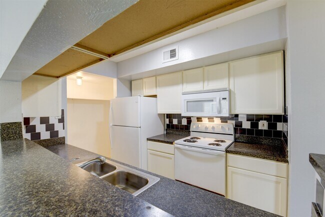 Foto del edificio - 7200 W T C Jester Blvd