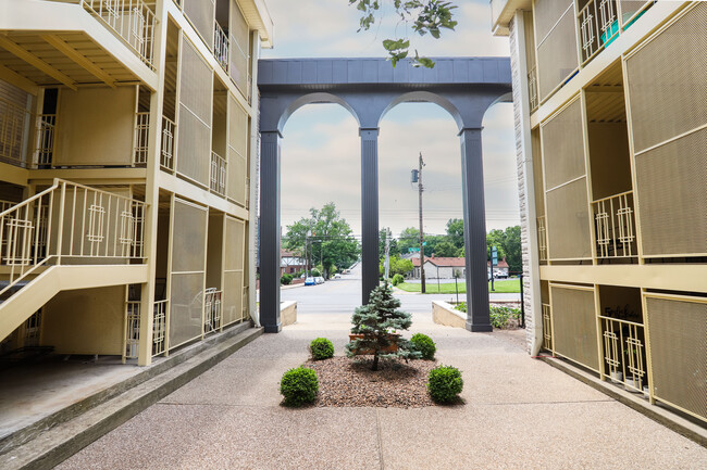 Arcs on Main - 521 E Main St