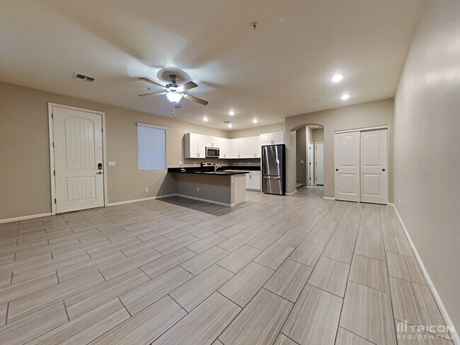 Foto del edificio - 12583 W Gentle Rain Rd