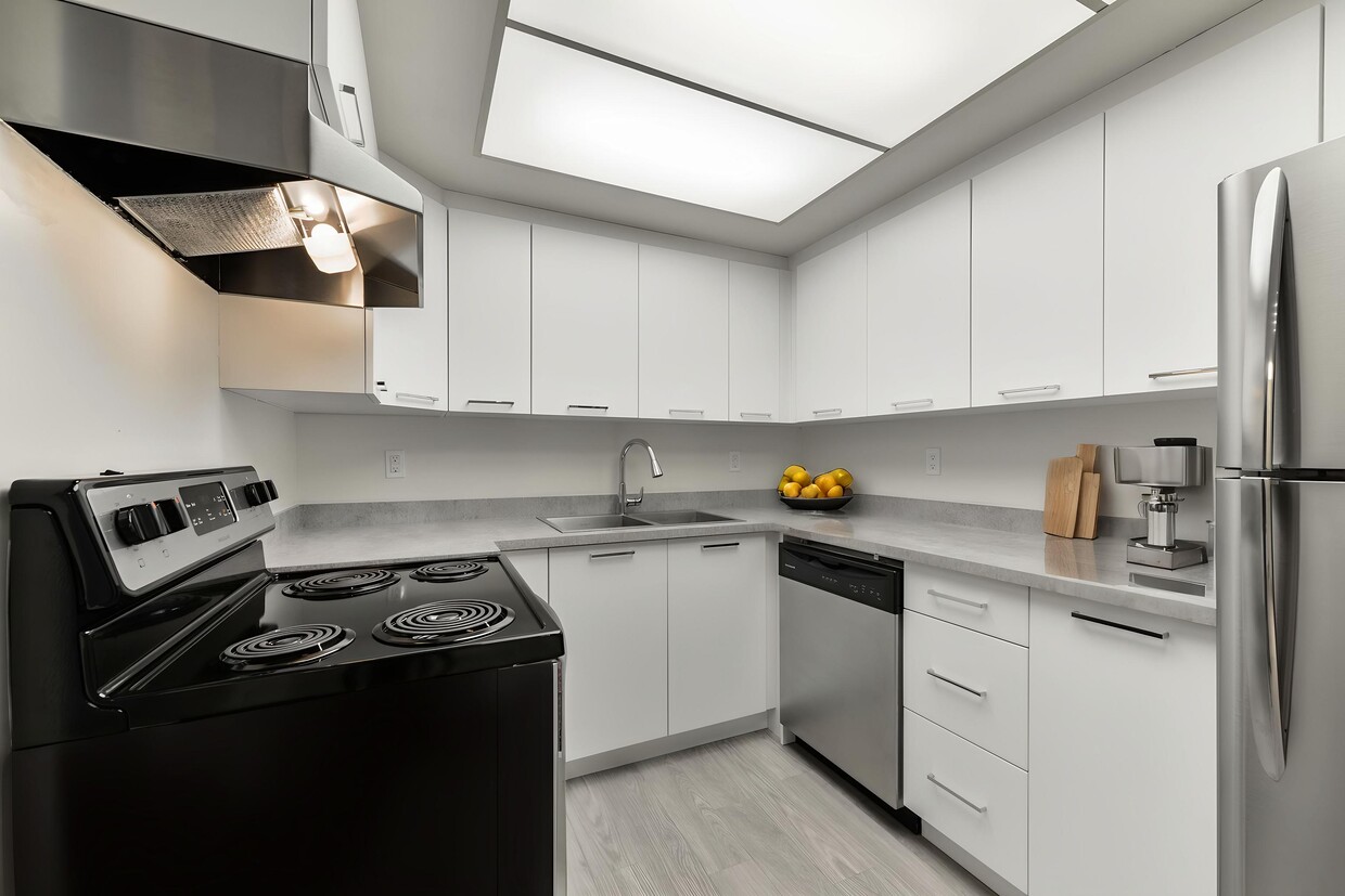 Primary Photo - Aspen Court