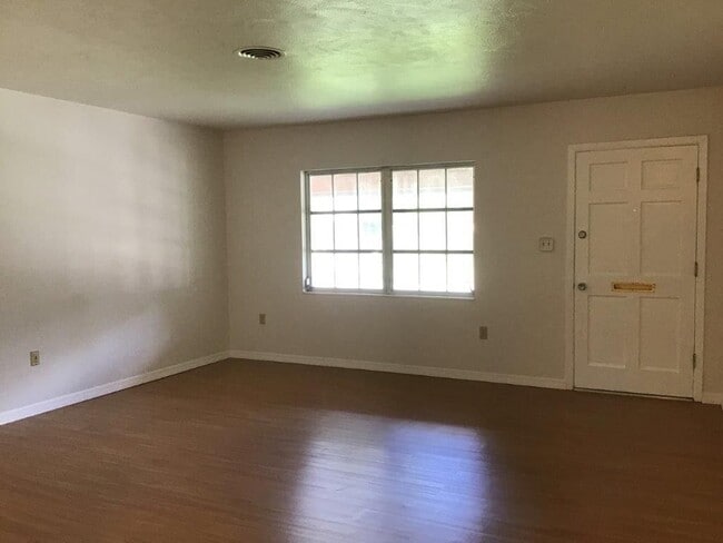 Building Photo - 717 Denton Rd