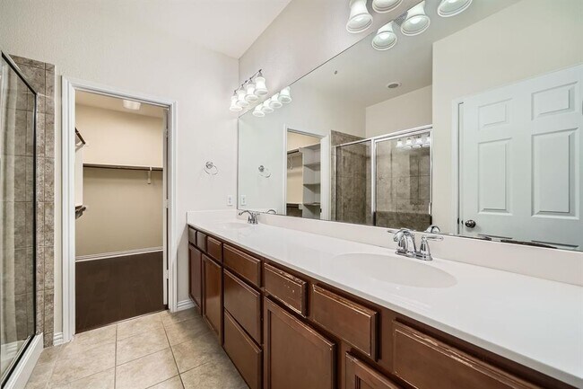 Building Photo - 16001 Hampton Bliss Trce