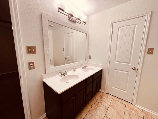 Building Photo - 2107 Bald Eagle Ct