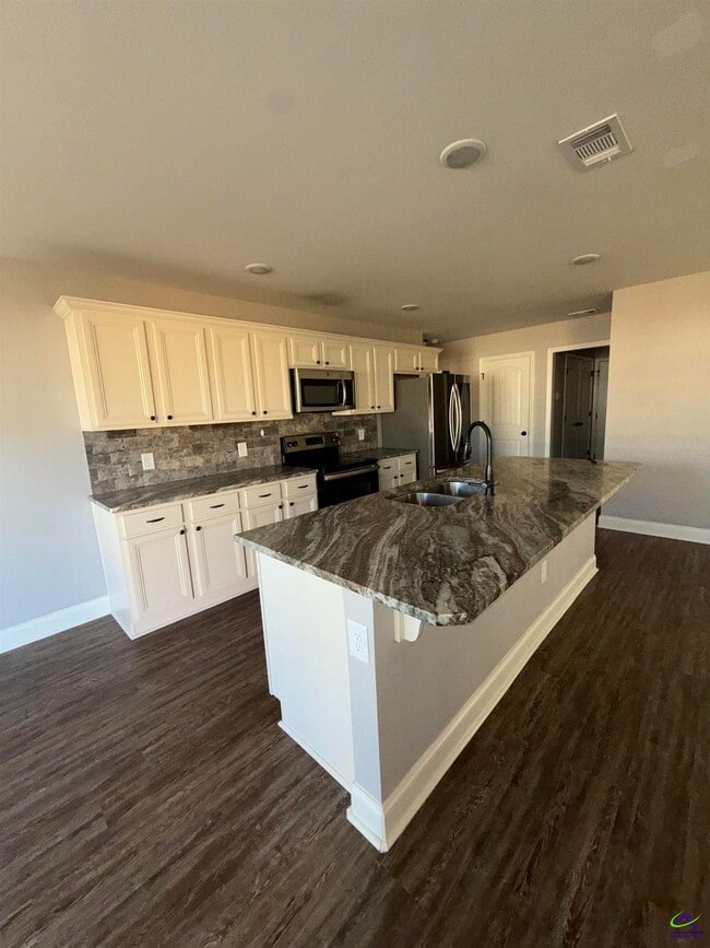 Building Photo - 150 Worchester Cir