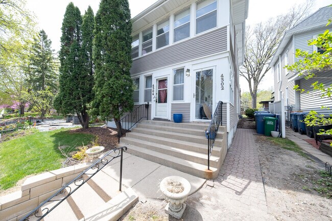 Foto del edificio - 4304 Colfax Ave S