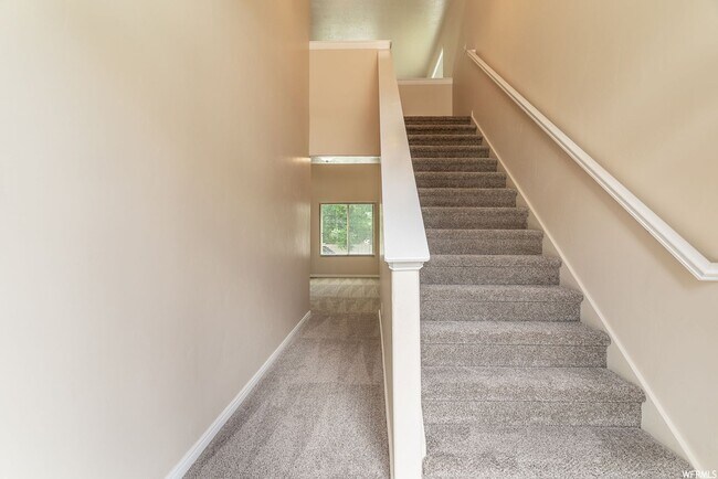 Foto del edificio - Two Story West Haven Home w/3 bed, 2.5 bat...