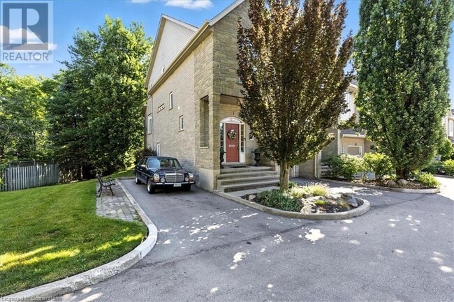 Building Photo - 460 Woolwich St