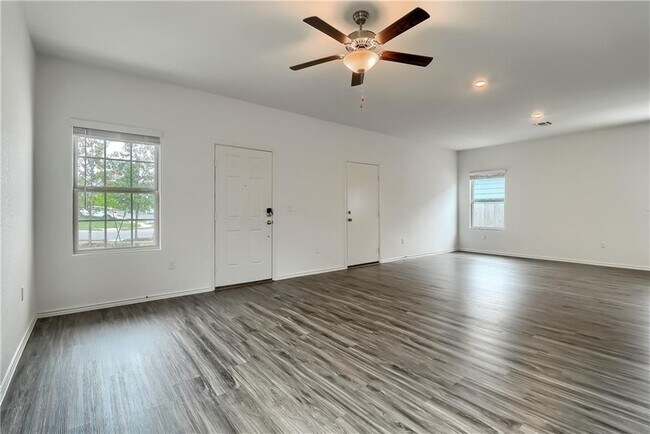 Foto del edificio - 7213 Tonka Ln