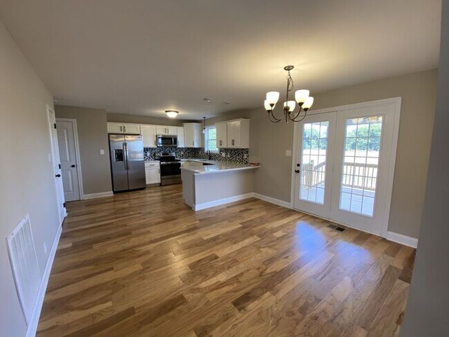 Foto del edificio - Like Brand New 5 Bedroom Home with GORGEOU...