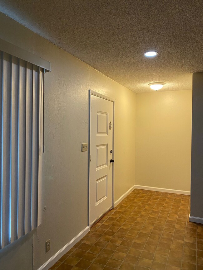 Foto del edificio - COMING SOON! | $2,800 / 2 BR /1 BA -  REMODELED APARTMENT IN IRVINGTON AREA OF CENTRAL FREMONT