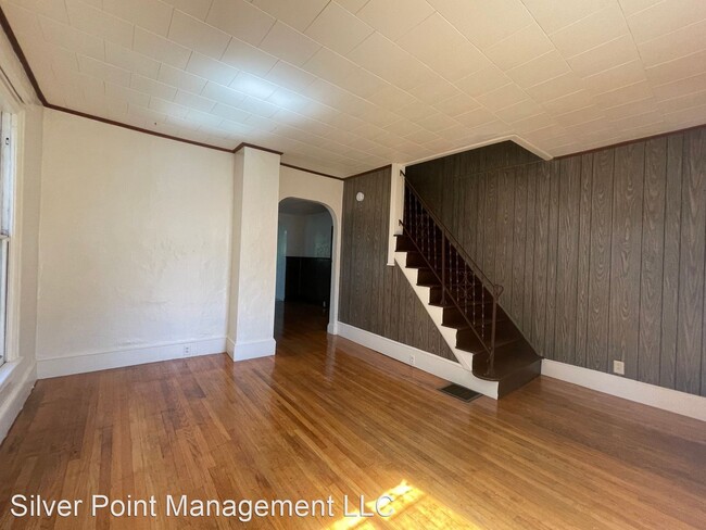 Building Photo - 3 br, 1 bath House - 418 E. Main St