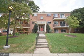 Building Photo - 10650 Weymouth St