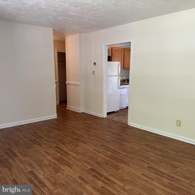 Building Photo - 4435 Willow Tree Ln