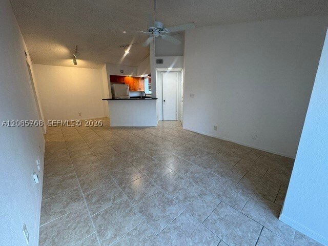 Foto del edificio - 3350 Pinewalk Dr N